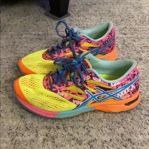 7.5 ASICS Gel Noosa Sneakers